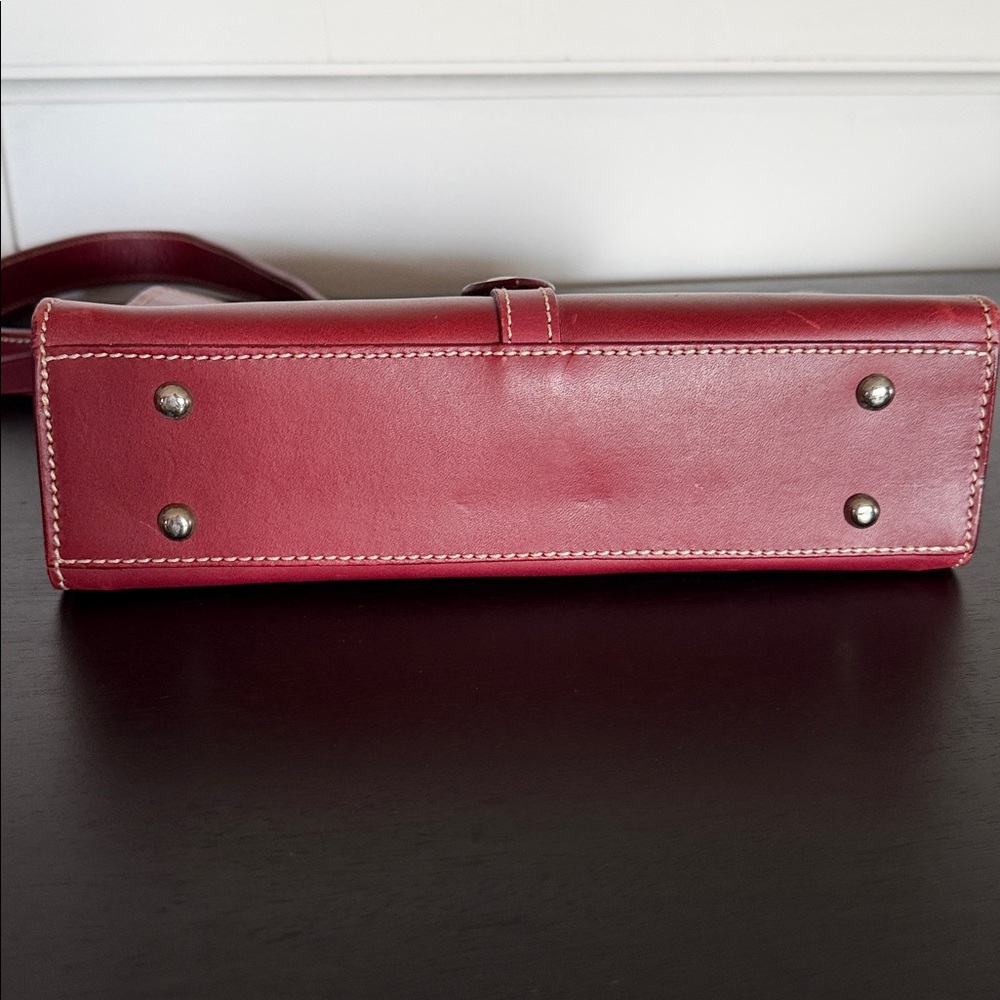 Dooney & Bourke Alto Ring Flap Italian Vachetta shoulder bag in red leather - Picture 9 of 13